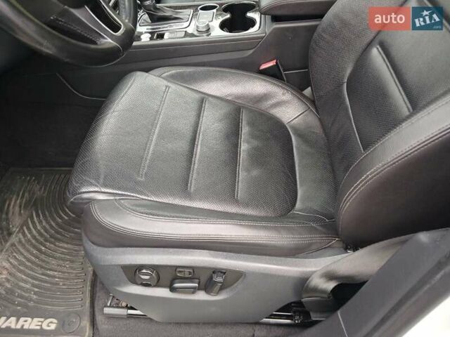 Белый Фольксваген Туарег, объемом двигателя 3 л и пробегом 170 тыс. км за 24900 $, фото 41 на Automoto.ua