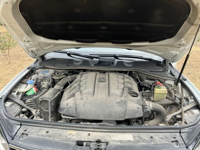 Белый Фольксваген Туарег, объемом двигателя 3 л и пробегом 204 тыс. км за 26000 $, фото 23 на Automoto.ua