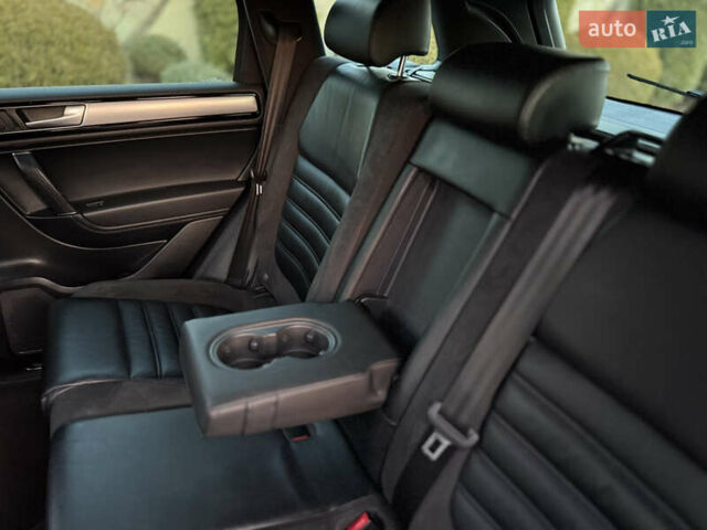 Білий Фольксваген Туарег, об'ємом двигуна 4.13 л та пробігом 197 тис. км за 27000 $, фото 24 на Automoto.ua