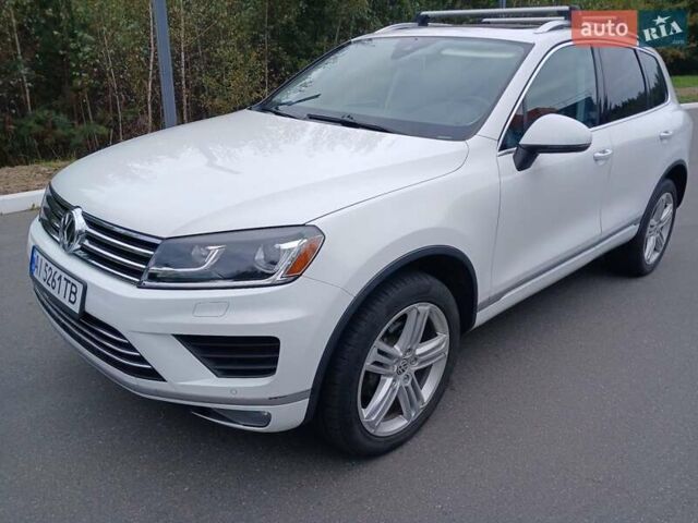 Белый Фольксваген Туарег, объемом двигателя 3 л и пробегом 170 тыс. км за 24900 $, фото 3 на Automoto.ua