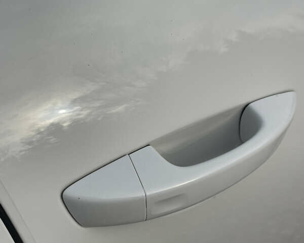 Білий Фольксваген Туарег, об'ємом двигуна 3 л та пробігом 199 тис. км за 35500 $, фото 11 на Automoto.ua