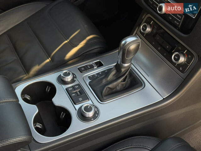 Білий Фольксваген Туарег, об'ємом двигуна 3 л та пробігом 279 тис. км за 24700 $, фото 13 на Automoto.ua