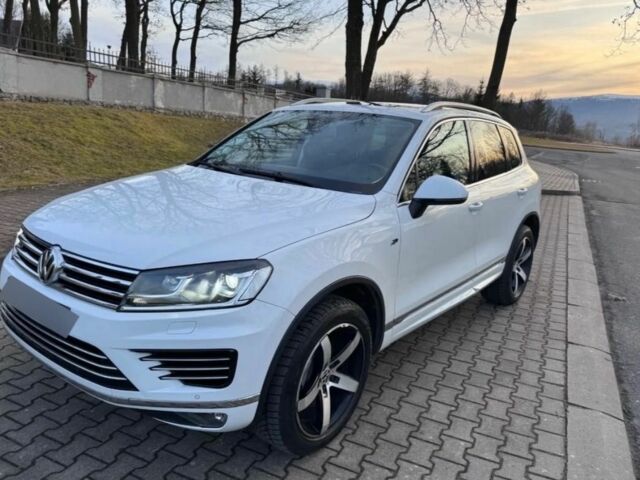 Білий Фольксваген Туарег, об'ємом двигуна 3 л та пробігом 182 тис. км за 15000 $, фото 1 на Automoto.ua