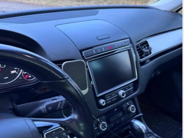 Білий Фольксваген Туарег, об'ємом двигуна 3 л та пробігом 182 тис. км за 15000 $, фото 14 на Automoto.ua