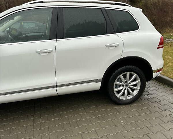 Белый Фольксваген Туарег, объемом двигателя 2.97 л и пробегом 215 тыс. км за 19700 $, фото 6 на Automoto.ua