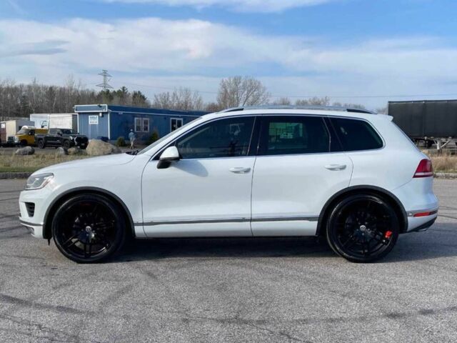 Белый Фольксваген Туарег, объемом двигателя 0 л и пробегом 31 тыс. км за 16000 $, фото 1 на Automoto.ua