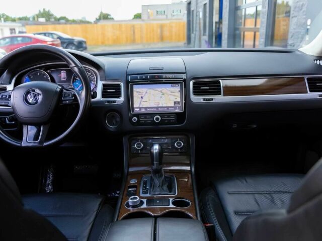 Білий Фольксваген Туарег, об'ємом двигуна 3 л та пробігом 76 тис. км за 12300 $, фото 7 на Automoto.ua