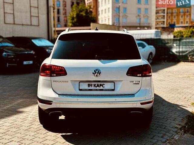 Белый Фольксваген Туарег, объемом двигателя 2.97 л и пробегом 172 тыс. км за 31500 $, фото 3 на Automoto.ua