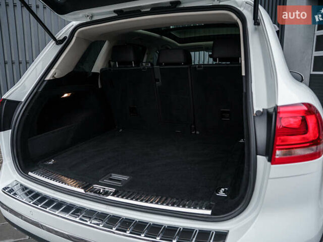 Белый Фольксваген Туарег, объемом двигателя 2.97 л и пробегом 120 тыс. км за 32000 $, фото 9 на Automoto.ua