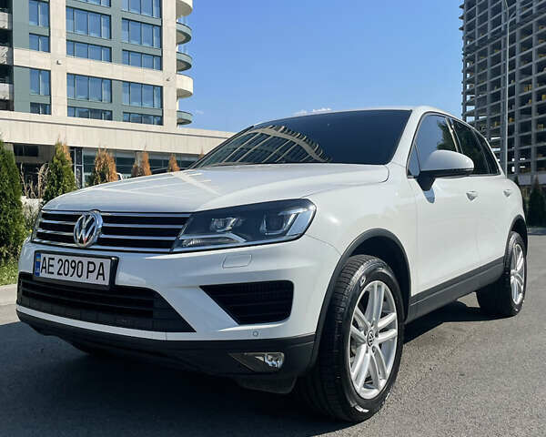 Белый Фольксваген Туарег, объемом двигателя 2.97 л и пробегом 185 тыс. км за 29500 $, фото 11 на Automoto.ua