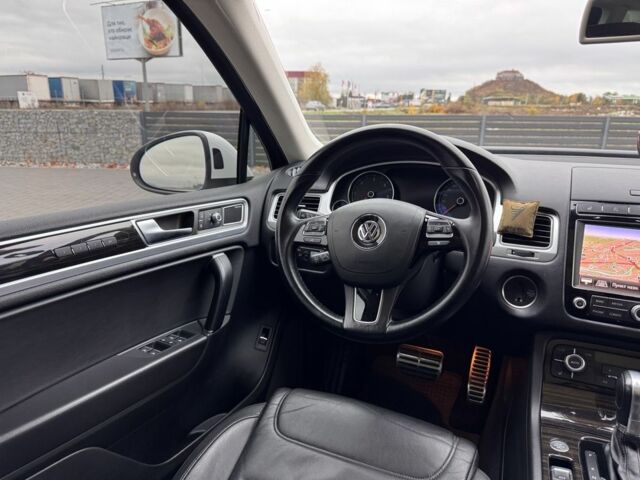 Белый Фольксваген Туарег, объемом двигателя 3 л и пробегом 238 тыс. км за 22500 $, фото 15 на Automoto.ua