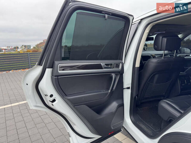 Фольксваген Туарег 2016 в Мукачеве на Automoto.ua Белый Фольксваген Туарег, объемом двигателя 3 л и пробегом 238 тыс. км за 22500 $, фото 21 на Automoto.ua