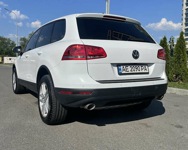 Белый Фольксваген Туарег, объемом двигателя 2.97 л и пробегом 185 тыс. км за 29500 $, фото 7 на Automoto.ua