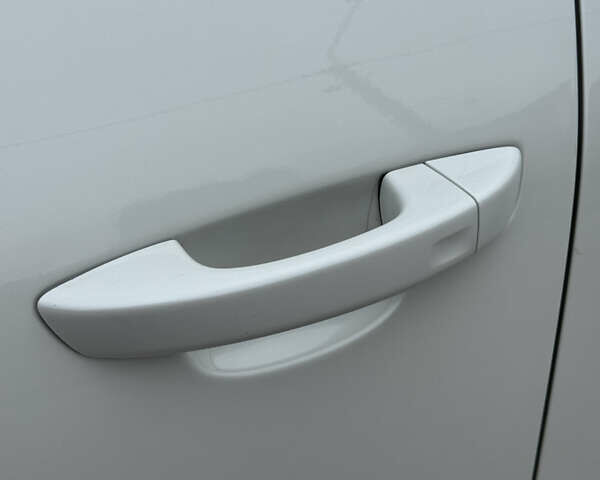 Белый Фольксваген Туарег, объемом двигателя 2.97 л и пробегом 418 тыс. км за 22900 $, фото 13 на Automoto.ua