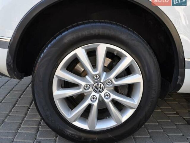 Белый Фольксваген Туарег, объемом двигателя 2.97 л и пробегом 263 тыс. км за 23000 $, фото 15 на Automoto.ua