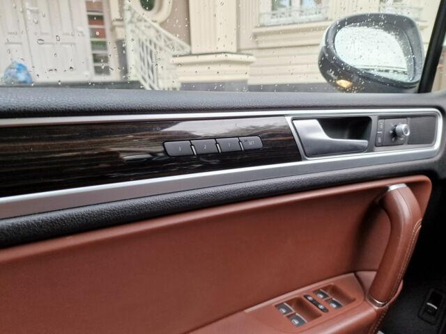 Белый Фольксваген Туарег, объемом двигателя 3 л и пробегом 105 тыс. км за 31288 $, фото 8 на Automoto.ua