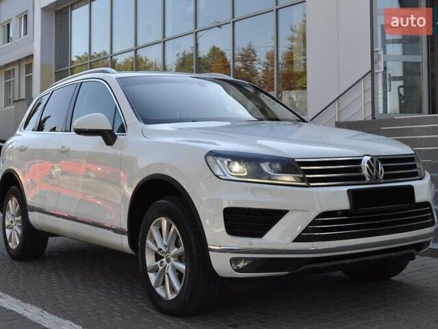 Белый Фольксваген Туарег, объемом двигателя 2.97 л и пробегом 263 тыс. км за 23000 $, фото 12 на Automoto.ua