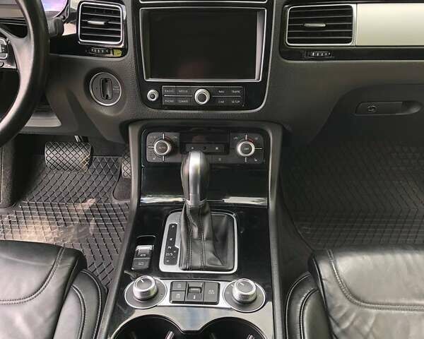 Білий Фольксваген Туарег, об'ємом двигуна 3 л та пробігом 222 тис. км за 24999 $, фото 27 на Automoto.ua