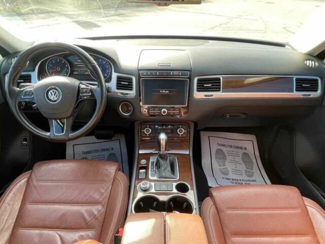 Белый Фольксваген Туарег, объемом двигателя 0 л и пробегом 31 тыс. км за 16000 $, фото 10 на Automoto.ua