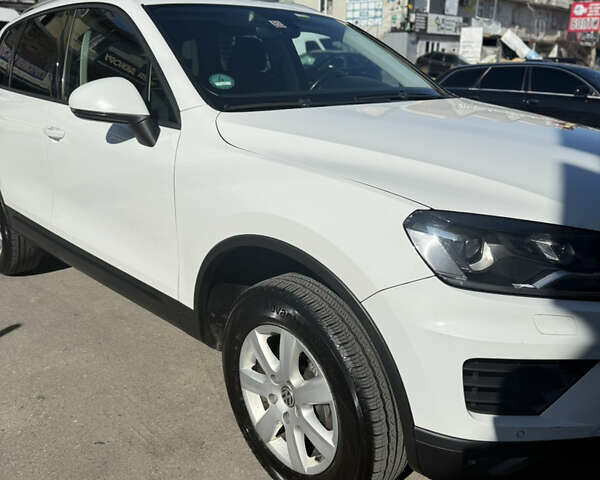 Білий Фольксваген Туарег, об'ємом двигуна 2.97 л та пробігом 265 тис. км за 25500 $, фото 5 на Automoto.ua