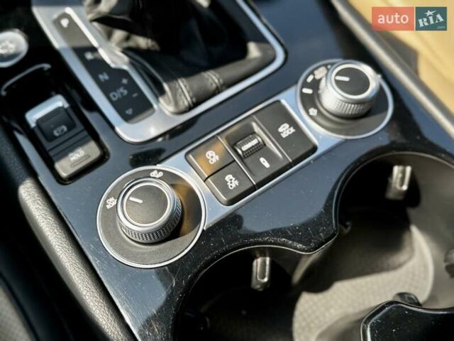 Белый Фольксваген Туарег, объемом двигателя 2.97 л и пробегом 172 тыс. км за 31500 $, фото 33 на Automoto.ua
