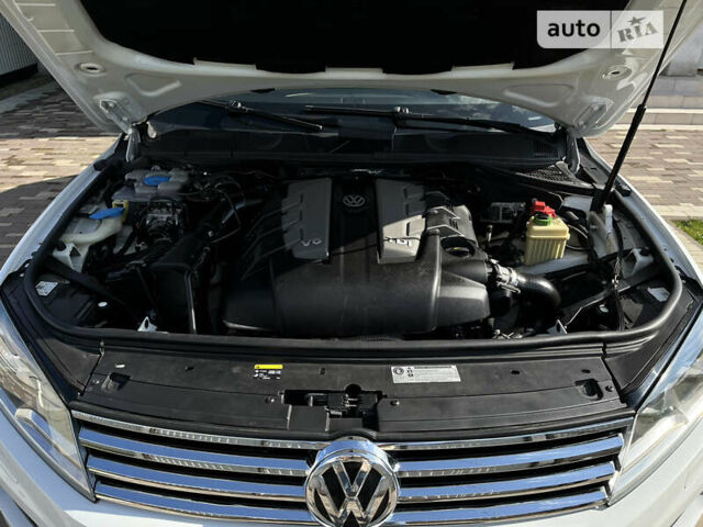 Білий Фольксваген Туарег, об'ємом двигуна 2.97 л та пробігом 300 тис. км за 21900 $, фото 43 на Automoto.ua