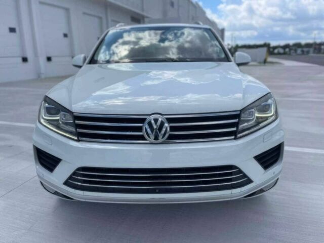 Белый Фольксваген Туарег, объемом двигателя 3.6 л и пробегом 71 тыс. км за 7500 $, фото 1 на Automoto.ua