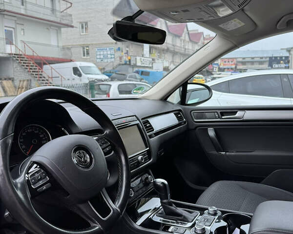 Білий Фольксваген Туарег, об'ємом двигуна 2.97 л та пробігом 270 тис. км за 23500 $, фото 10 на Automoto.ua
