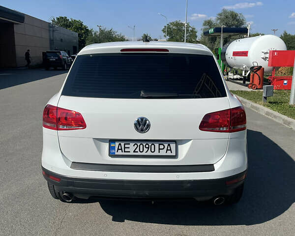 Белый Фольксваген Туарег, объемом двигателя 2.97 л и пробегом 185 тыс. км за 29500 $, фото 1 на Automoto.ua