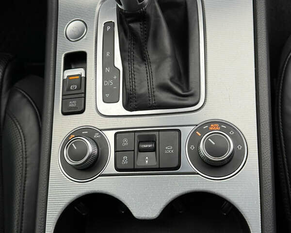 Белый Фольксваген Туарег, объемом двигателя 2.97 л и пробегом 418 тыс. км за 22900 $, фото 25 на Automoto.ua