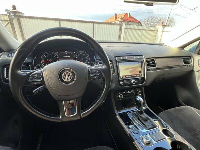 Білий Фольксваген Туарег, об'ємом двигуна 2.97 л та пробігом 300 тис. км за 21900 $, фото 35 на Automoto.ua