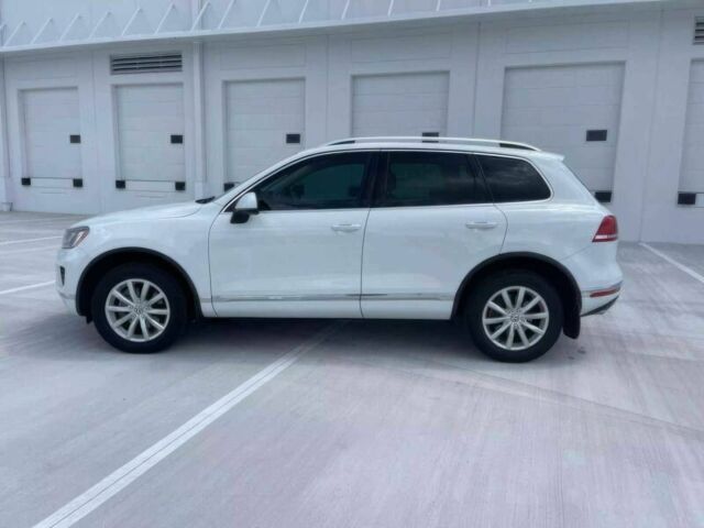 Белый Фольксваген Туарег, объемом двигателя 3.6 л и пробегом 71 тыс. км за 7500 $, фото 4 на Automoto.ua