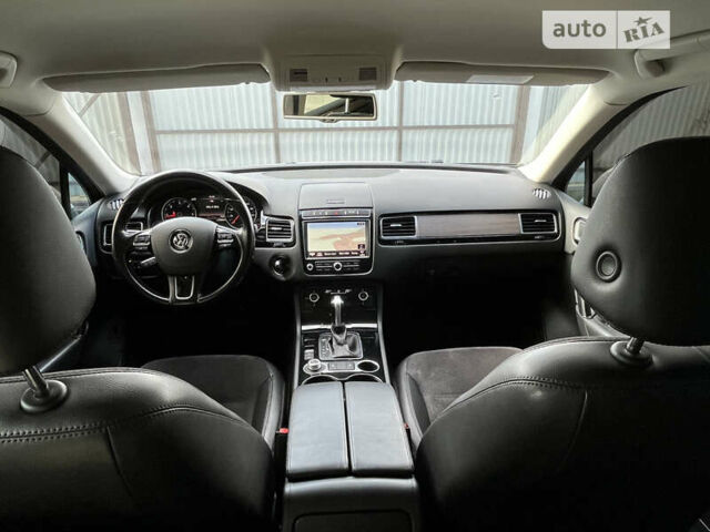 Білий Фольксваген Туарег, об'ємом двигуна 2.97 л та пробігом 300 тис. км за 21900 $, фото 20 на Automoto.ua