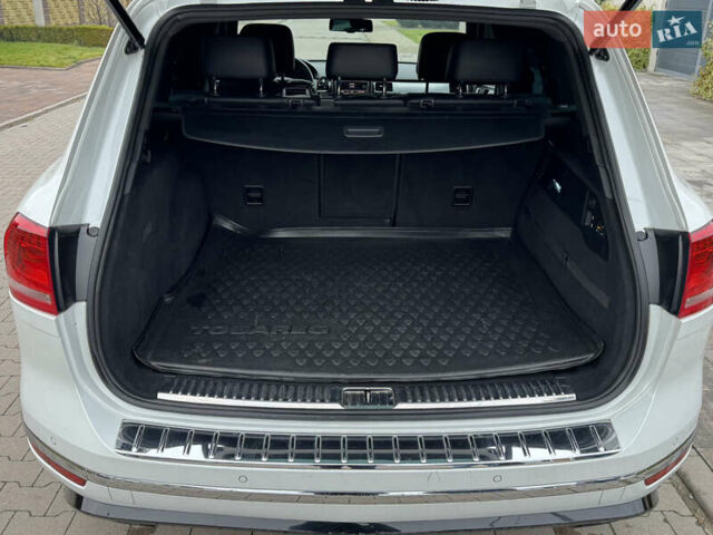 Белый Фольксваген Туарег, объемом двигателя 2.97 л и пробегом 418 тыс. км за 22900 $, фото 35 на Automoto.ua