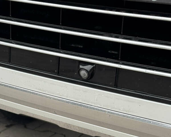 Белый Фольксваген Туарег, объемом двигателя 2.97 л и пробегом 418 тыс. км за 22900 $, фото 10 на Automoto.ua