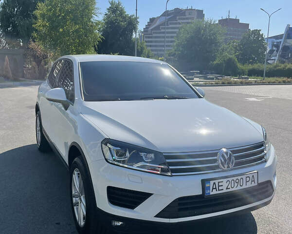 Белый Фольксваген Туарег, объемом двигателя 2.97 л и пробегом 185 тыс. км за 29500 $, фото 4 на Automoto.ua