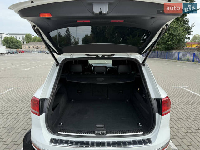 Білий Фольксваген Туарег, об'ємом двигуна 3 л та пробігом 135 тис. км за 32900 $, фото 36 на Automoto.ua