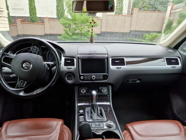 Белый Фольксваген Туарег, объемом двигателя 3 л и пробегом 105 тыс. км за 31288 $, фото 10 на Automoto.ua