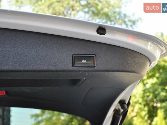 Белый Фольксваген Туарег, объемом двигателя 2.97 л и пробегом 263 тыс. км за 23000 $, фото 7 на Automoto.ua