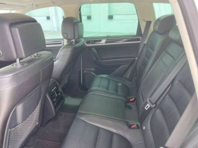 Белый Фольксваген Туарег, объемом двигателя 3.6 л и пробегом 71 тыс. км за 7500 $, фото 10 на Automoto.ua