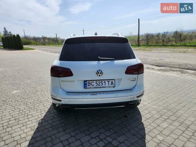 Белый Фольксваген Туарег, объемом двигателя 2.97 л и пробегом 269 тыс. км за 26900 $, фото 5 на Automoto.ua