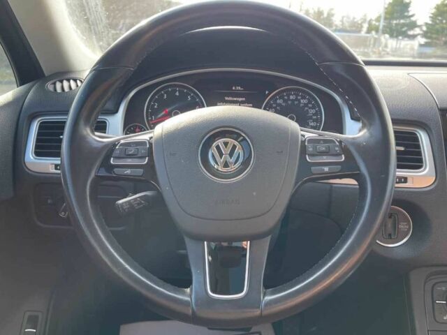 Белый Фольксваген Туарег, объемом двигателя 0 л и пробегом 31 тыс. км за 16000 $, фото 9 на Automoto.ua