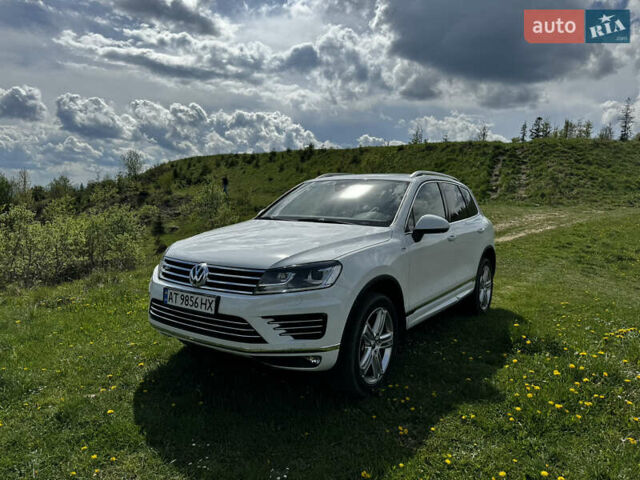 Белый Фольксваген Туарег, объемом двигателя 3 л и пробегом 196 тыс. км за 35000 $, фото 1 на Automoto.ua