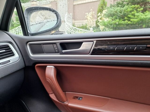 Белый Фольксваген Туарег, объемом двигателя 3 л и пробегом 105 тыс. км за 31288 $, фото 9 на Automoto.ua