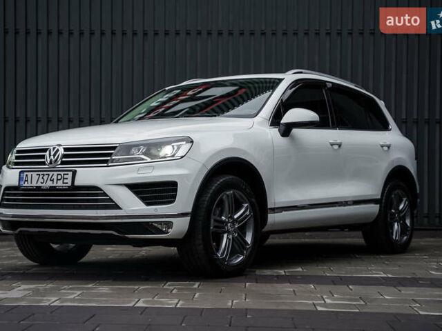 Белый Фольксваген Туарег, объемом двигателя 2.97 л и пробегом 120 тыс. км за 32000 $, фото 1 на Automoto.ua