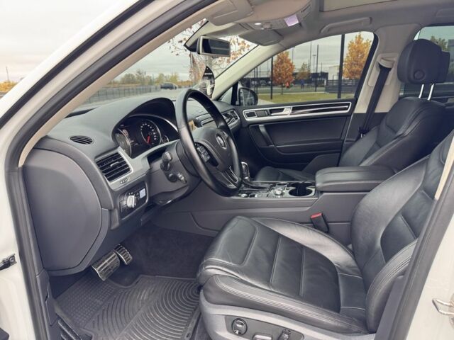 Белый Фольксваген Туарег, объемом двигателя 3 л и пробегом 238 тыс. км за 22500 $, фото 13 на Automoto.ua