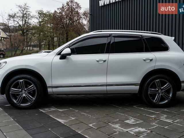 Белый Фольксваген Туарег, объемом двигателя 2.97 л и пробегом 120 тыс. км за 32000 $, фото 4 на Automoto.ua