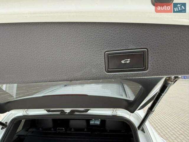 Білий Фольксваген Туарег, об'ємом двигуна 3 л та пробігом 135 тис. км за 32900 $, фото 37 на Automoto.ua