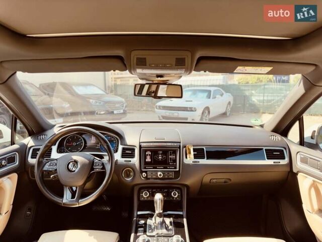 Белый Фольксваген Туарег, объемом двигателя 2.97 л и пробегом 172 тыс. км за 31500 $, фото 18 на Automoto.ua