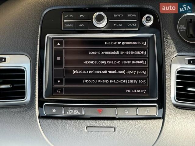 Белый Фольксваген Туарег, объемом двигателя 2.97 л и пробегом 172 тыс. км за 31500 $, фото 27 на Automoto.ua